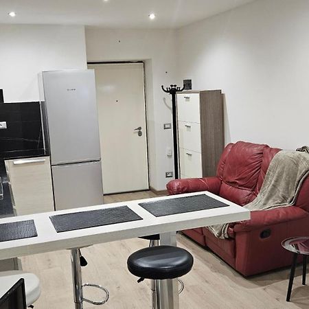 Il Cortiletto 2 Apartments Калолциокорте Екстериор снимка